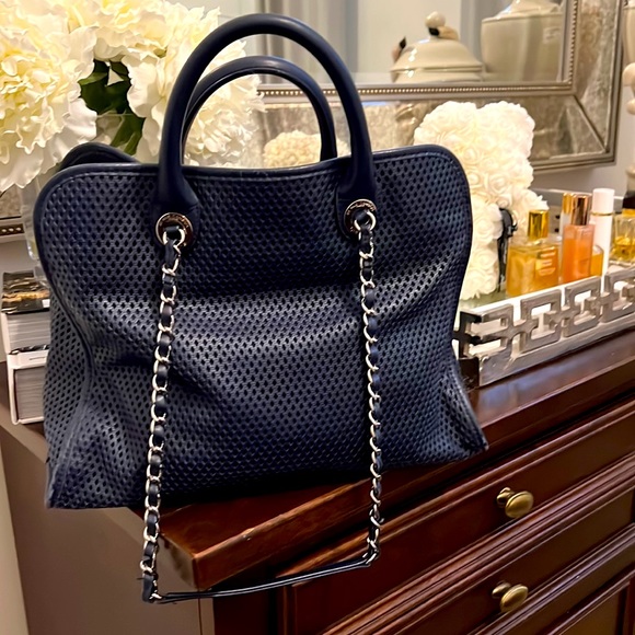 Chanel up in the air bag - Picture 4 of 6